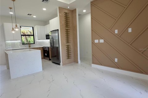 House in Lehigh Acres, Florida 4 bedrooms, 129.32 sq.m. № 2312276 - photo 5