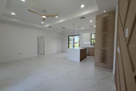 House in Lehigh Acres, Florida 4 bedrooms, 129.32 sq.m. № 2312276 - photo 11