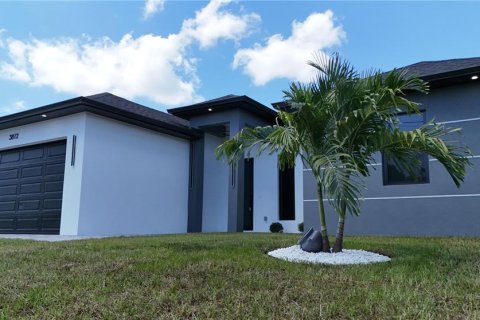 House in Lehigh Acres, Florida 4 bedrooms, 129.32 sq.m. № 2312276 - photo 2