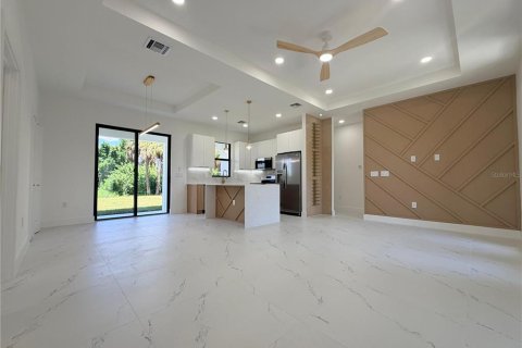 House in Lehigh Acres, Florida 4 bedrooms, 129.32 sq.m. № 2312276 - photo 9