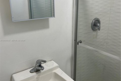 Copropriété à louer à Miami Beach, Floride: 46.45 m2 № 2145693 - photo 15