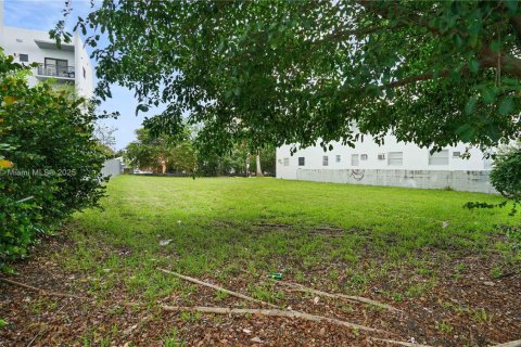 Propiedad comercial en venta en Miami, Florida № 1959783 - foto 11