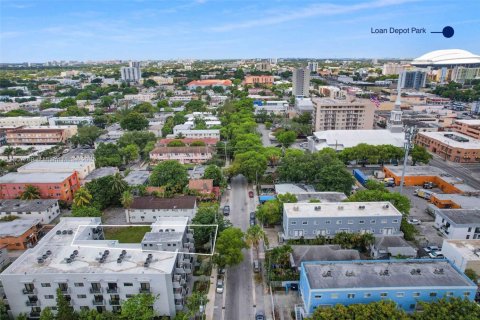 Propiedad comercial en venta en Miami, Florida № 1959783 - foto 9