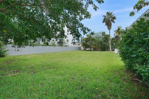 Propiedad comercial en venta en Miami, Florida № 1959783 - foto 10