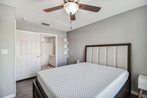 Condo in Tampa, Florida, 2 bedrooms № 2201744 - photo 26