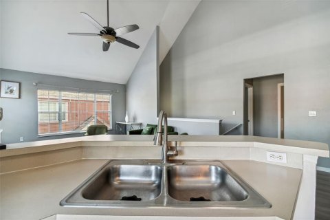 Condo in Tampa, Florida, 2 bedrooms № 2201744 - photo 13