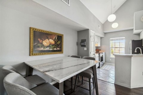 Condo in Tampa, Florida, 2 bedrooms № 2201744 - photo 10