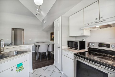 Condo in Tampa, Florida, 2 bedrooms № 2201744 - photo 14