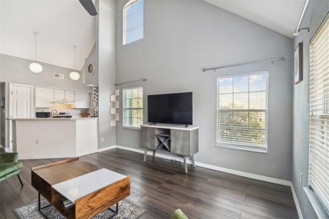Condo in Tampa, Florida, 2 bedrooms № 2201744 - photo 9