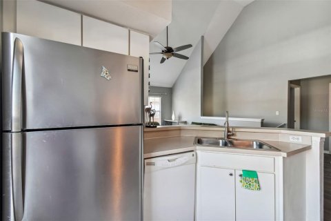 Condo in Tampa, Florida, 2 bedrooms № 2201744 - photo 12