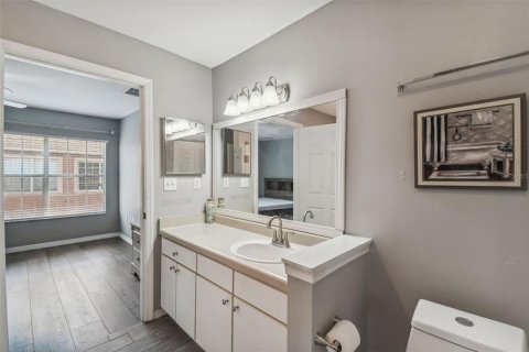 Condo in Tampa, Florida, 2 bedrooms № 2201744 - photo 25