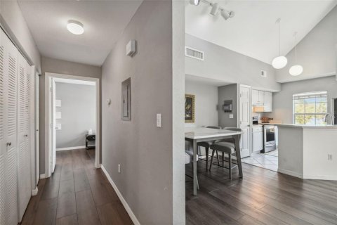 Condo in Tampa, Florida, 2 bedrooms № 2201744 - photo 16