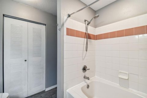 Condo in Tampa, Florida, 2 bedrooms № 2201744 - photo 21