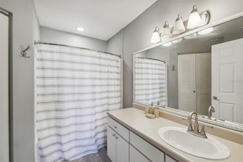 Condo in Tampa, Florida, 2 bedrooms № 2201744 - photo 27