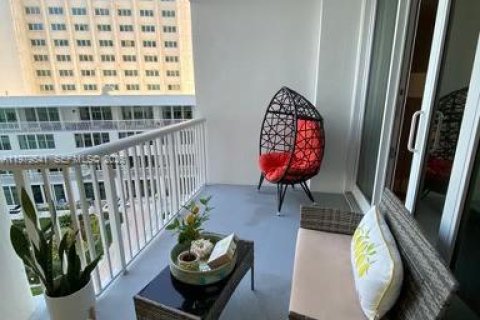 Condominio en alquiler en Miami Beach, Florida, 71.53 m2 № 2047493 - foto 19