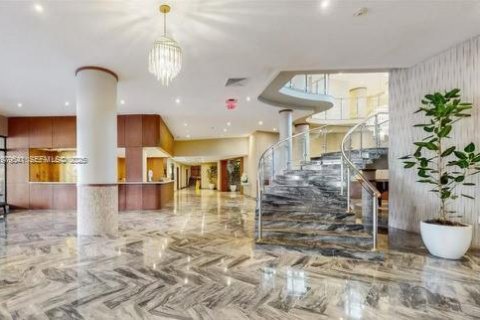 Estudio en el Condominio en Miami Beach, Florida  № 2047493