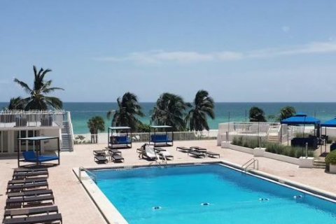 Condominio en alquiler en Miami Beach, Florida, 71.53 m2 № 2047493 - foto 26