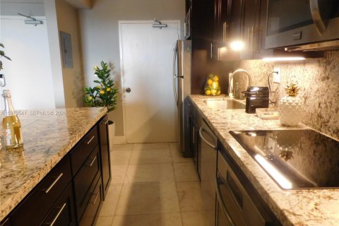 Condominio en alquiler en Miami Beach, Florida, 71.53 m2 № 2047493 - foto 12