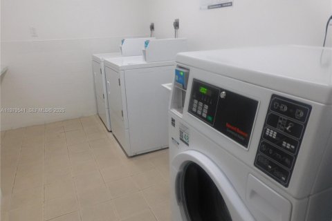 Condominio en alquiler en Miami Beach, Florida, 71.53 m2 № 2047493 - foto 20