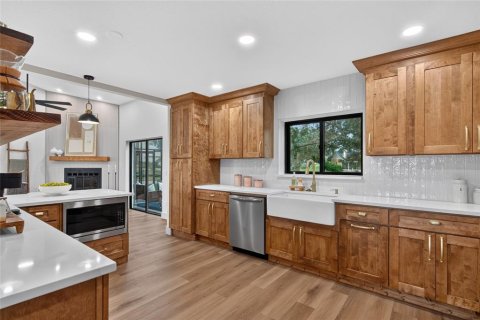 House in Longwood, Florida 4 bedrooms, 199.65 sq.m. № 2395822 - photo 8