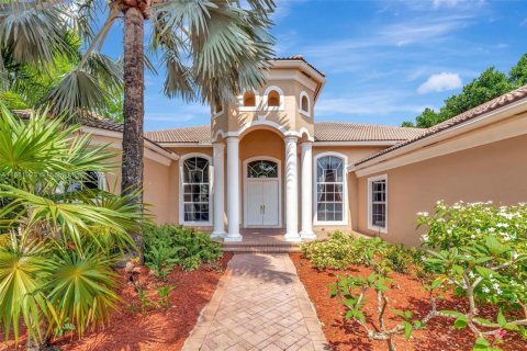 Снять в аренду виллу или дом в Дейви, Флорида 6 спален, 394.46м2, № 1977815 - фото 4