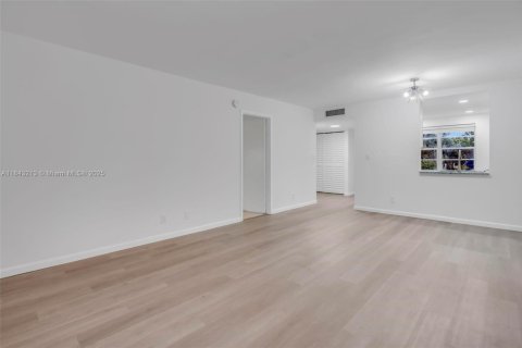 Condominio en venta en Lauderdale Lakes, Florida, 1 dormitorio, 65.5 m2 № 1939956 - foto 9