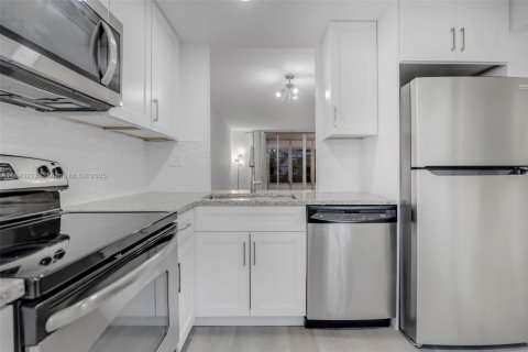 Condominio en venta en Lauderdale Lakes, Florida, 1 dormitorio, 65.5 m2 № 1939956 - foto 4