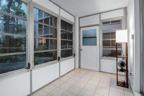 Condominio en venta en Lauderdale Lakes, Florida, 1 dormitorio, 65.5 m2 № 1939956 - foto 19