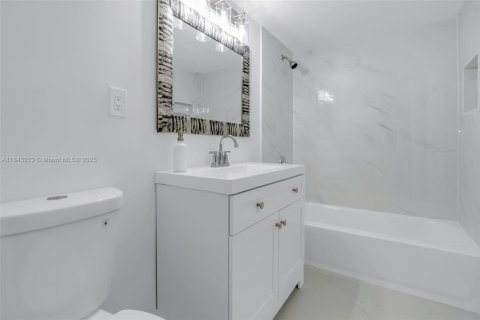 Condominio en venta en Lauderdale Lakes, Florida, 1 dormitorio, 65.5 m2 № 1939956 - foto 16