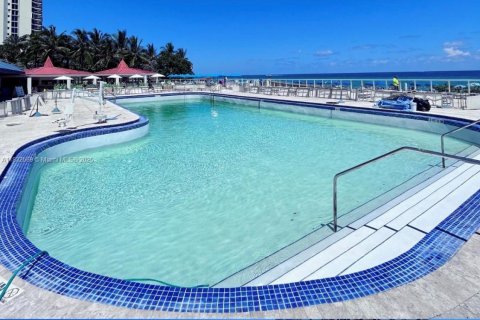 Copropriété à vendre à Sunny Isles Beach, Floride: 1 chambre, 38.09 m2 № 1814263 - photo 12