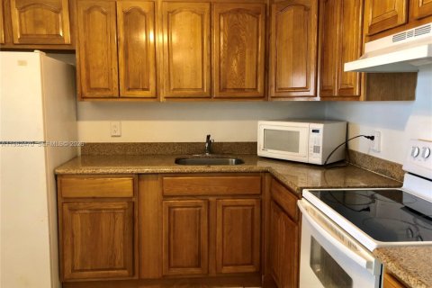 Купить кондоминиум в Майами, Флорида 1 спальня, 76.64м2, № 2025424 - фото 3