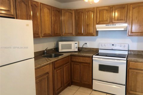 Купить кондоминиум в Майами, Флорида 1 спальня, 76.64м2, № 2025424 - фото 2