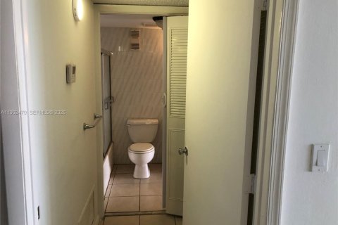 Купить кондоминиум в Майами, Флорида 1 спальня, 76.64м2, № 2025424 - фото 6