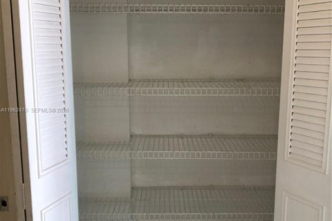 Купить кондоминиум в Майами, Флорида 1 спальня, 76.64м2, № 2025424 - фото 12