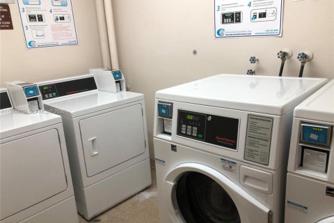 Купить кондоминиум в Майами, Флорида 1 спальня, 76.64м2, № 2025424 - фото 19