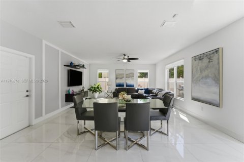 Villa ou maison à vendre à Miami, Floride: 4 chambres, 278.71 m2 № 2040206 - photo 14