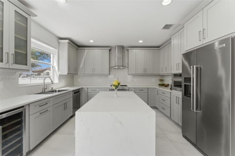 Villa ou maison à vendre à Miami, Floride: 4 chambres, 278.71 m2 № 2040206 - photo 17