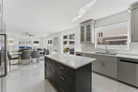 Villa ou maison à vendre à Miami, Floride: 4 chambres, 278.71 m2 № 2040206 - photo 18