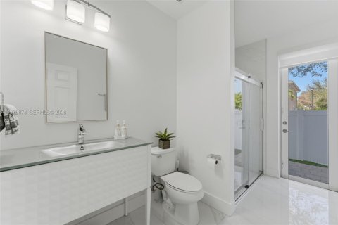 Villa ou maison à vendre à Miami, Floride: 4 chambres, 278.71 m2 № 2040206 - photo 19