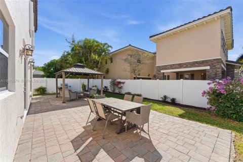 Villa ou maison à vendre à Miami, Floride: 4 chambres, 278.71 m2 № 2040206 - photo 5