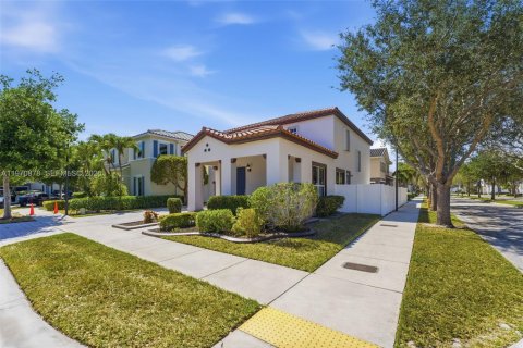 Villa ou maison à vendre à Miami, Floride: 4 chambres, 278.71 m2 № 2040206 - photo 8