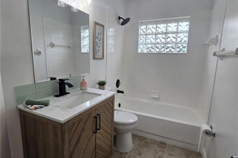 House in Orlando, Florida 3 bedrooms, 97.55 sq.m. № 1736983 - photo 13