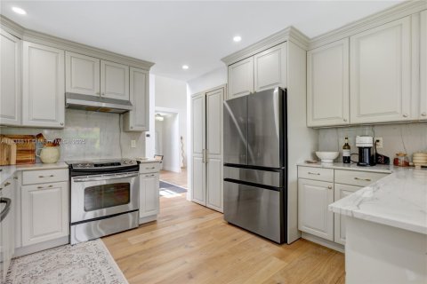 Casa en venta en Pembroke Pines, Florida, 4 dormitorios, 236.53 m2 № 1830113 - foto 3