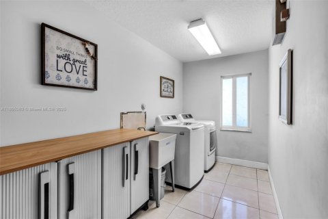 House in Palm Beach Gardens, Florida 5 bedrooms, 309.27 sq.m. № 1865531 - photo 15