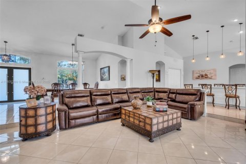 House in Palm Beach Gardens, Florida 5 bedrooms, 309.27 sq.m. № 1865531 - photo 11