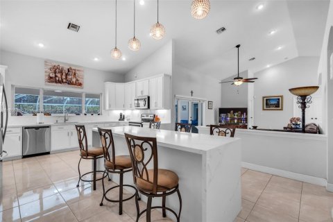House in Palm Beach Gardens, Florida 5 bedrooms, 309.27 sq.m. № 1865531 - photo 8