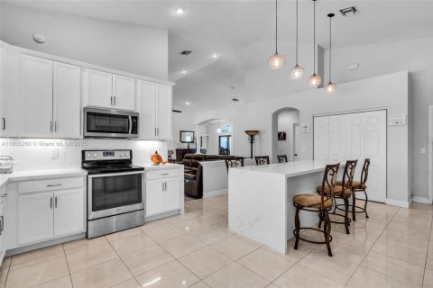 House in Palm Beach Gardens, Florida 5 bedrooms, 309.27 sq.m. № 1865531 - photo 7