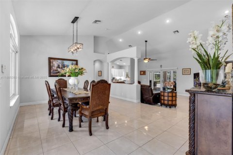House in Palm Beach Gardens, Florida 5 bedrooms, 309.27 sq.m. № 1865531 - photo 14