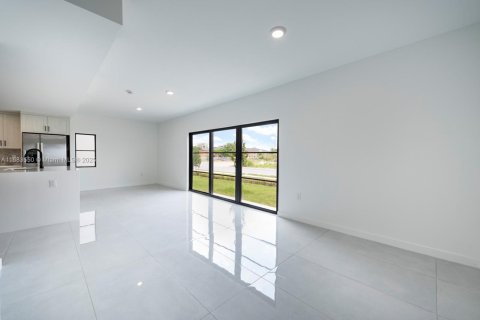 House in Florida City, Florida 5 bedrooms № 1744075 - photo 3