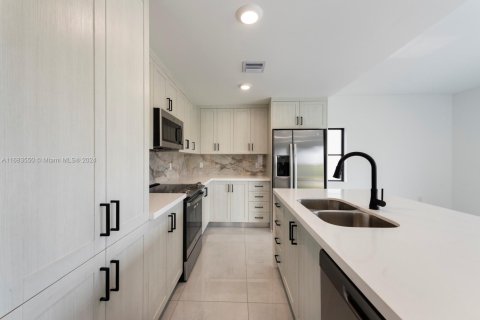 House in Florida City, Florida 5 bedrooms № 1744075 - photo 7